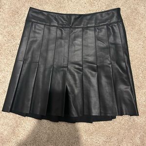 Medium ABERCROMBIE & FITCH VEGAN LEATHER PLEATED SKIRT